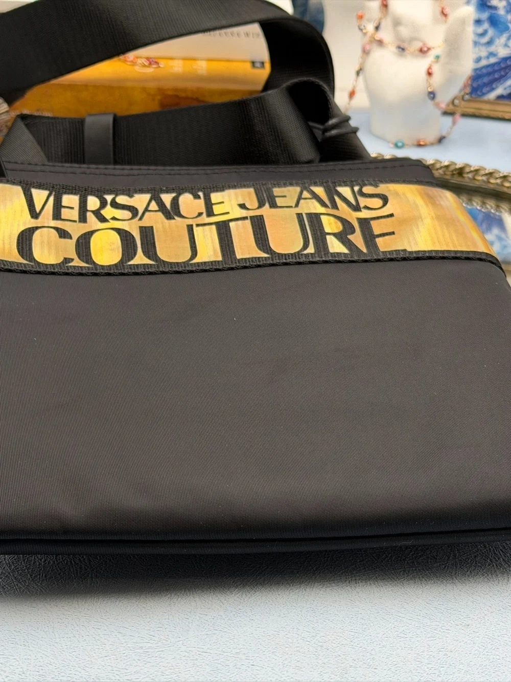 🆕 VERSACE JEANS COUTURE 🧿 NWT Logo Crossbody Bag, Black & Gold *SMALL FLAW*